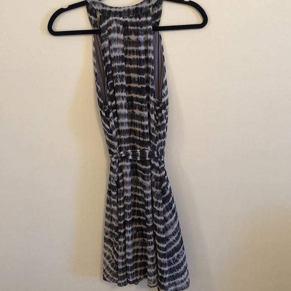 Forever 21 | flattering pattern dress S - Picture 4 of 4